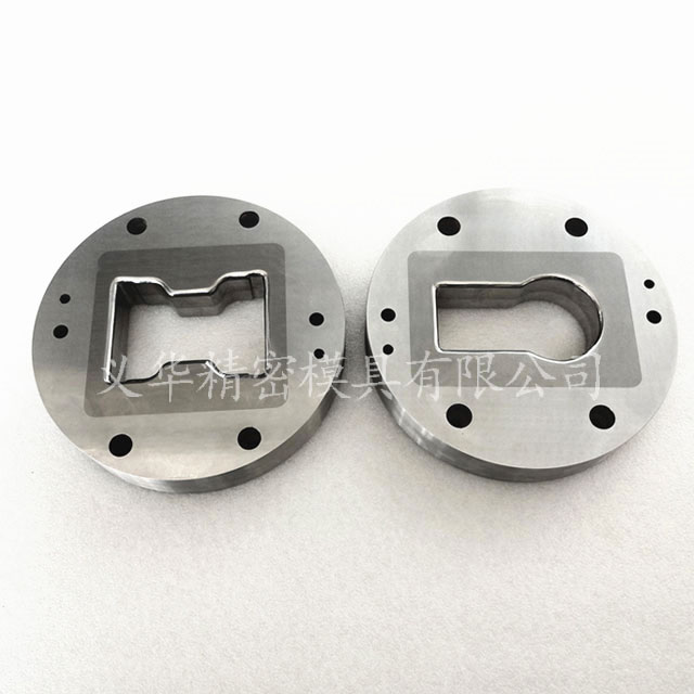 1713490961189671.jpg 12萬向輪拉伸模具.jpg